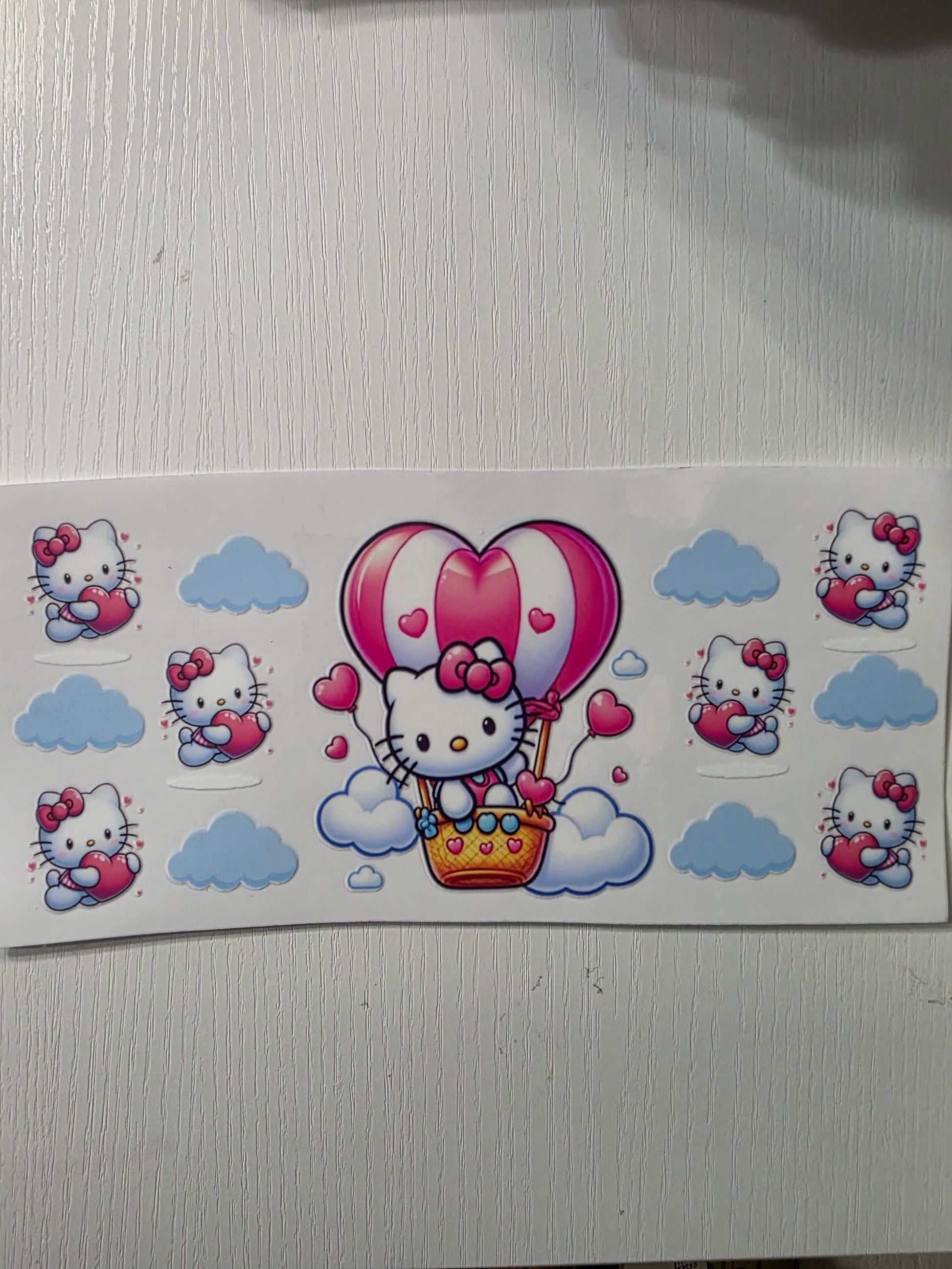 Hello kitty in hot air balloon